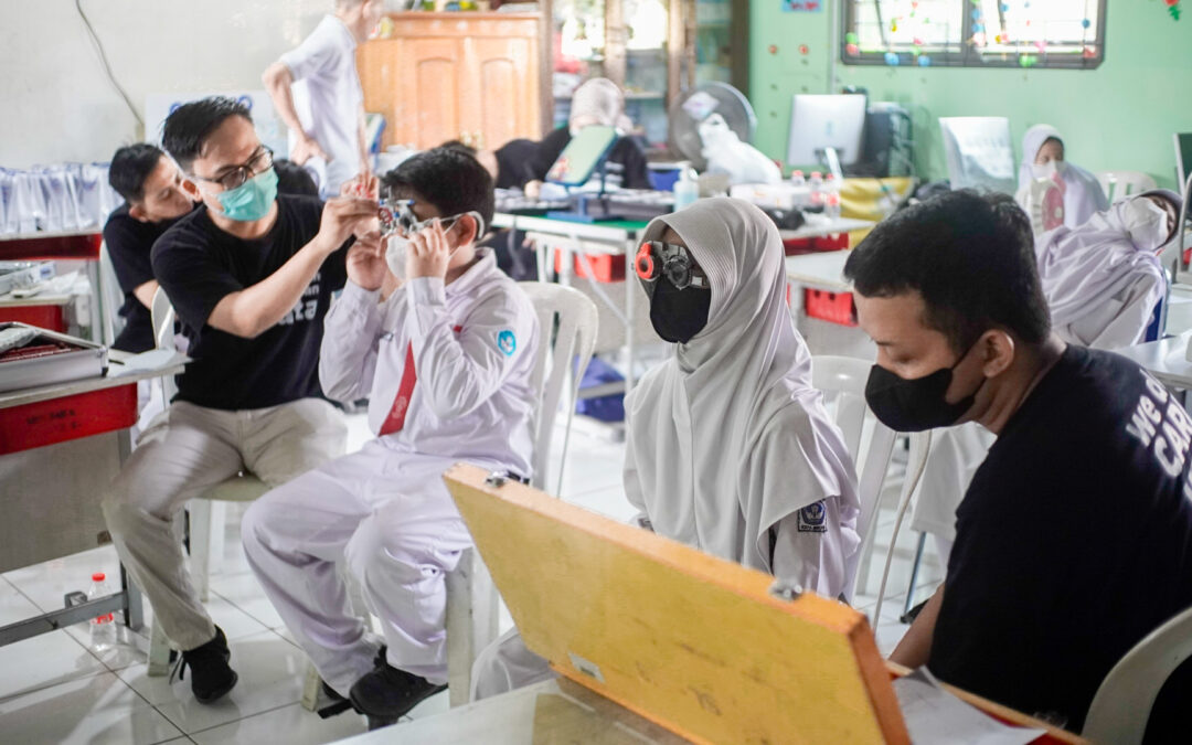 Kasoem Vision Care Periksa Penglihatan Siswa SD dan SMP Jabodetabek, Hasilnya 50 Persen Mengalami Rabun Jauh