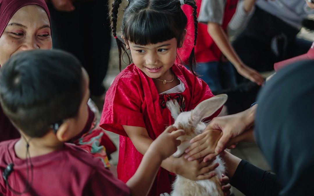 Playgroup Therapy di Malang, Intip Keseruan Anak-anak Gangguan Pendengaran saat Main dengan Hewan Peliharaan